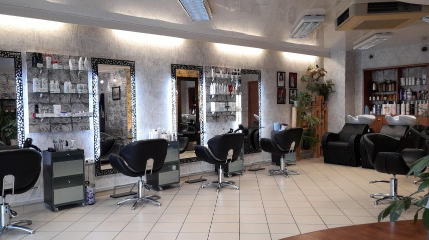 Salon de coiffure à reprendre - THOUARS (79)